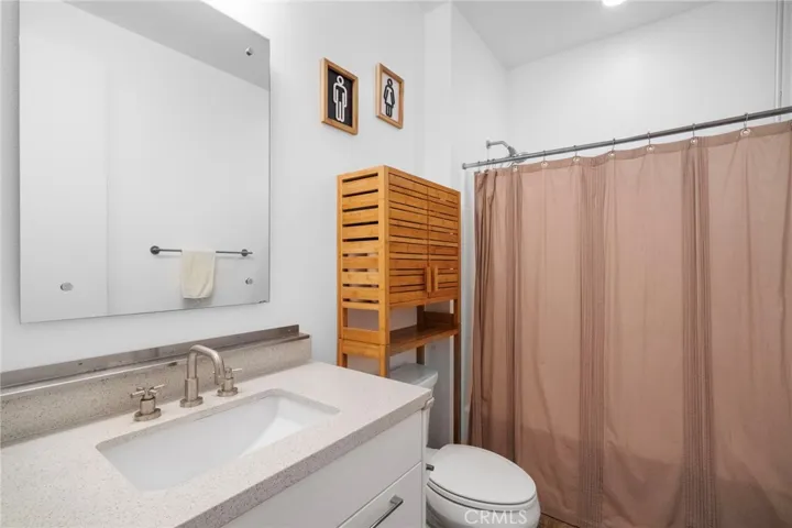 Upstairs hall bathroom