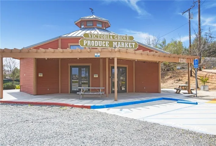 Victoria Grove Community Produce Market