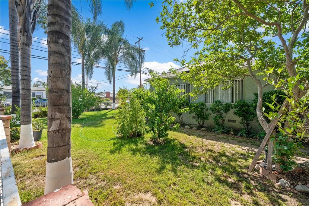 556 Harps Street, San Fernando, California 91340 home-pic-5