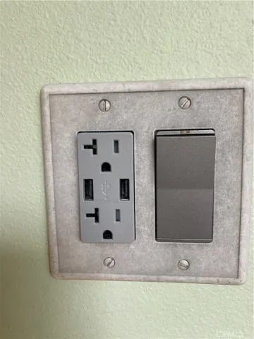 USB & Electric outlets