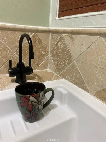 Utility sink w/ hot & cold