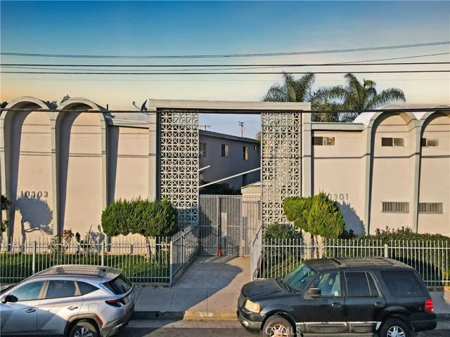 10303 Long Beach Boulevard, Lynwood, California 90262