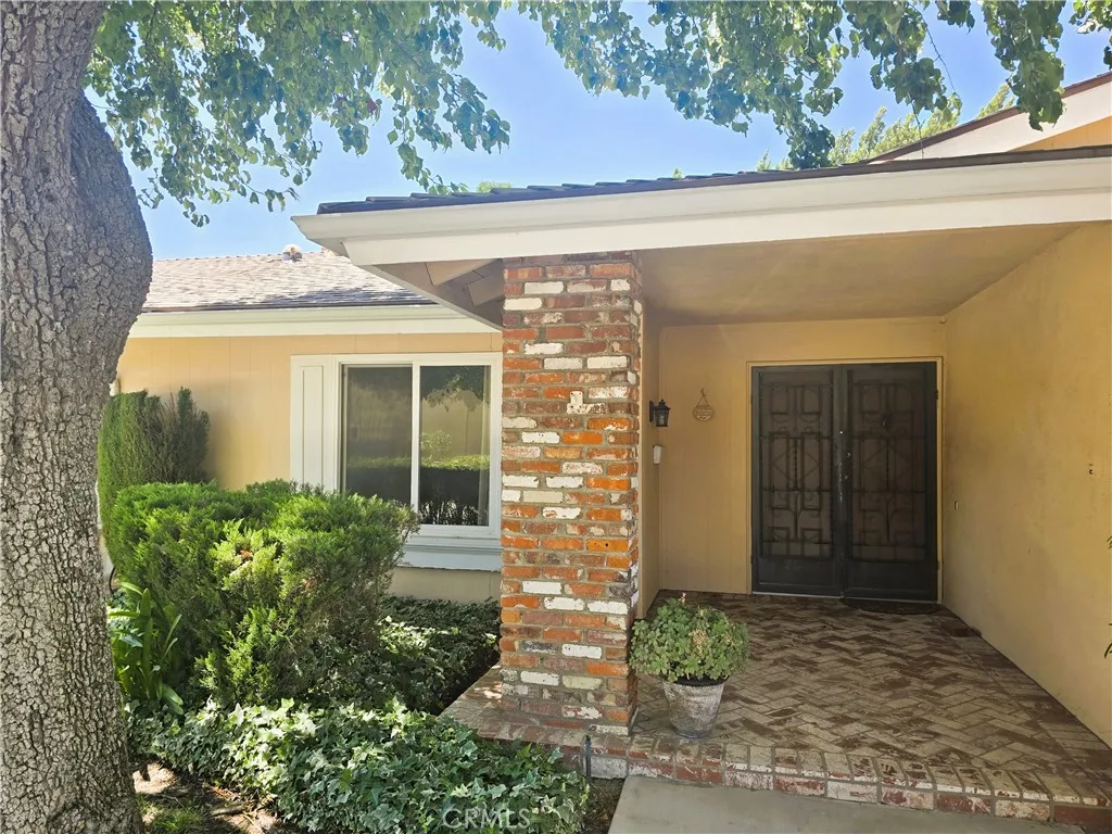 26487 Fairway Circle, Newhall, California 91321 home-pic-3