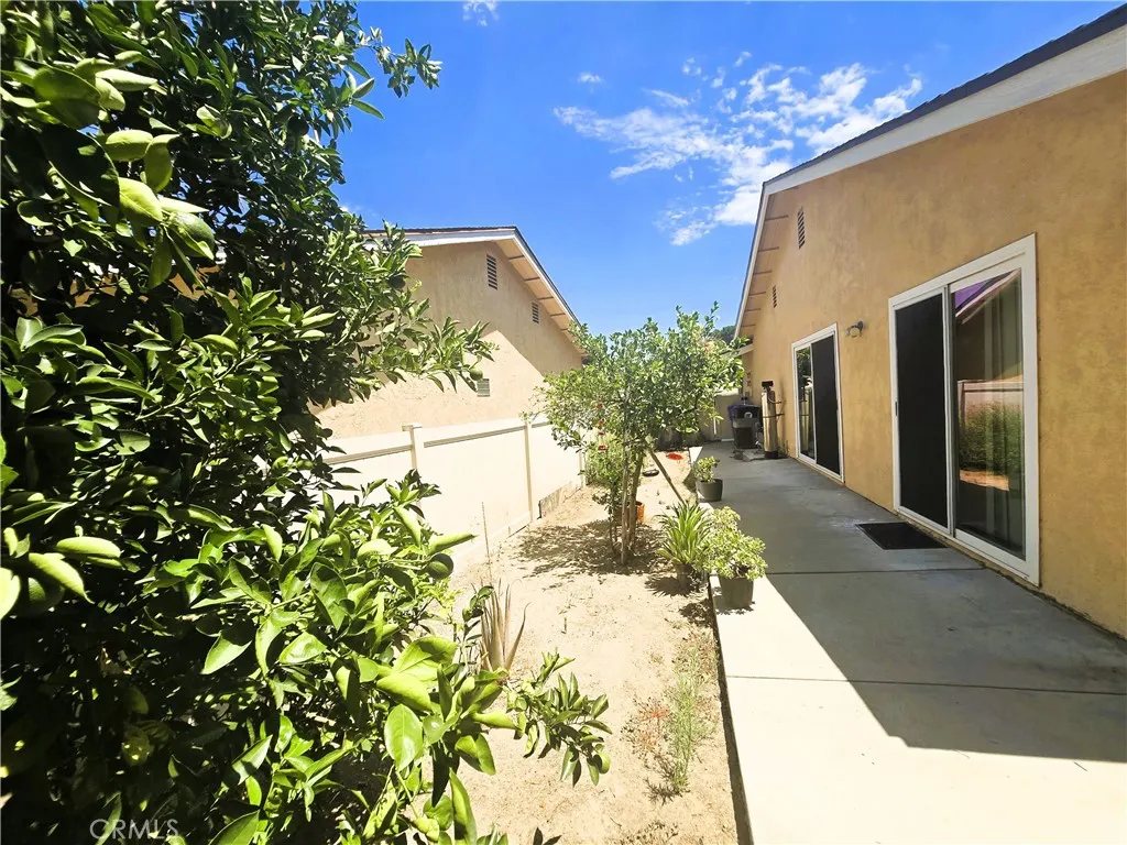 26487 Fairway Circle, Newhall, California 91321 home-pic-25