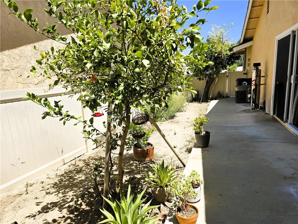 26487 Fairway Circle, Newhall, California 91321 home-pic-14