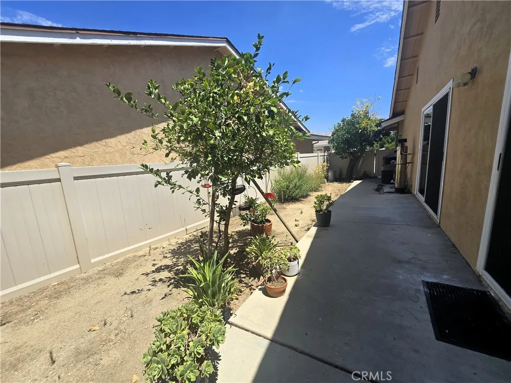 26487 Fairway Circle, Newhall, California 91321 home-pic-26