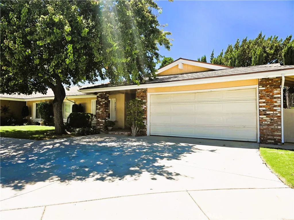 26487 Fairway Circle, Newhall, California 91321 home-pic-1