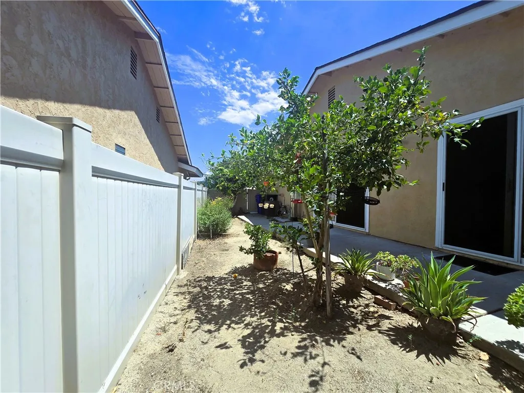 26487 Fairway Circle, Newhall, California 91321 home-pic-27