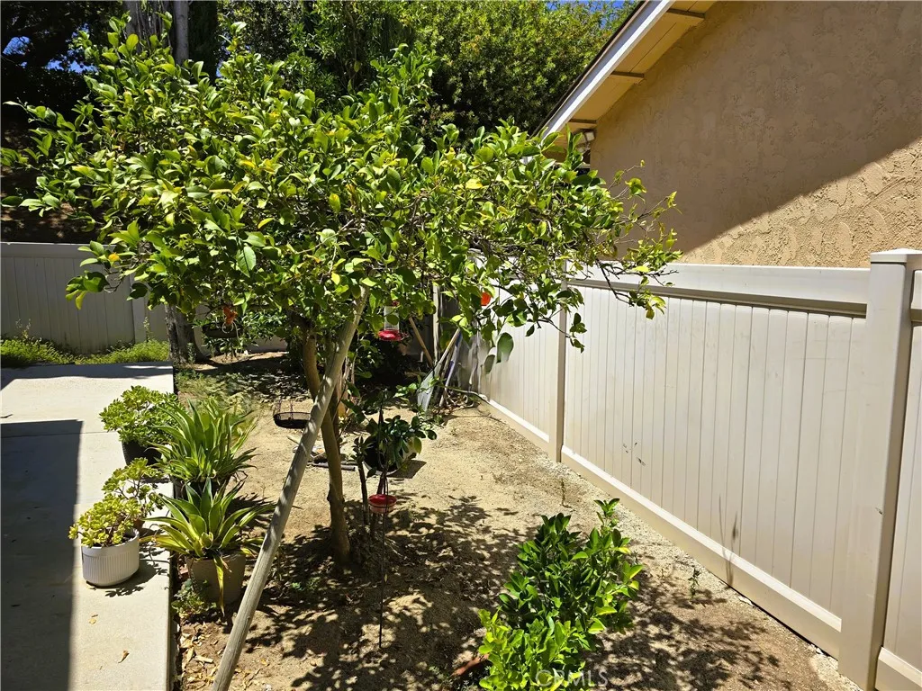 26487 Fairway Circle, Newhall, California 91321 home-pic-5