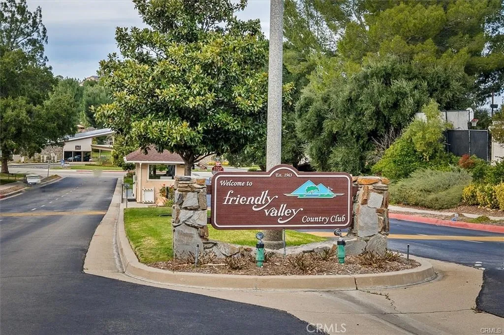 26487 Fairway Circle, Newhall, California 91321 home-pic-8