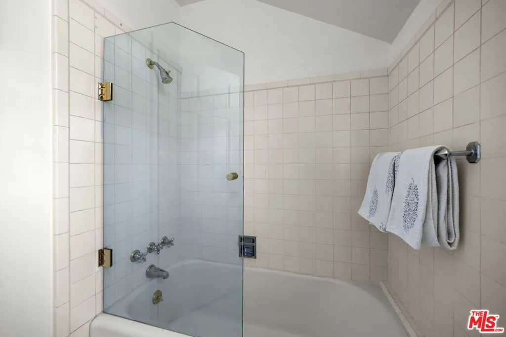 850 Birchwood Drive, Los Angeles, California 90024 home-pic-44