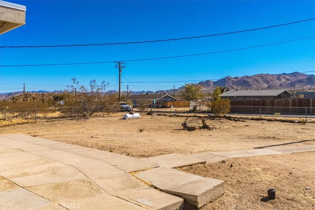 59200 Barron Drive, Yucca Valley, California 92284 home-pic-26