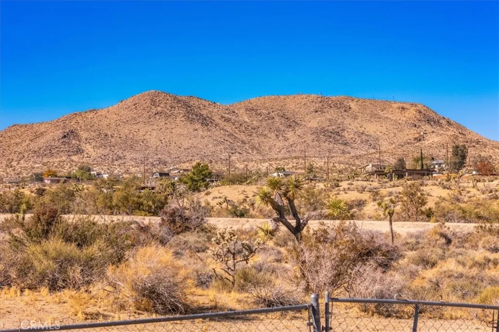 59200 Barron Drive, Yucca Valley, California 92284 home-pic-32