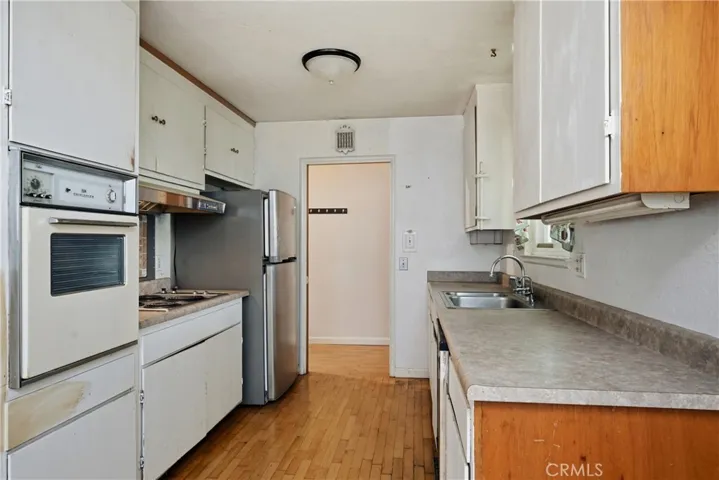 Kitchen comes with fridge