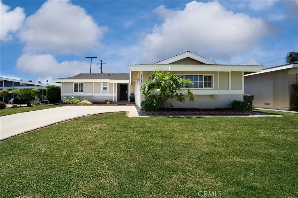 12181 Paseo Bonita, Los Alamitos, California 90720, 3 Bedrooms Bedrooms, ,2 BathroomsBathrooms,Residential,For Sale,Paseo Bonita,PW25159327