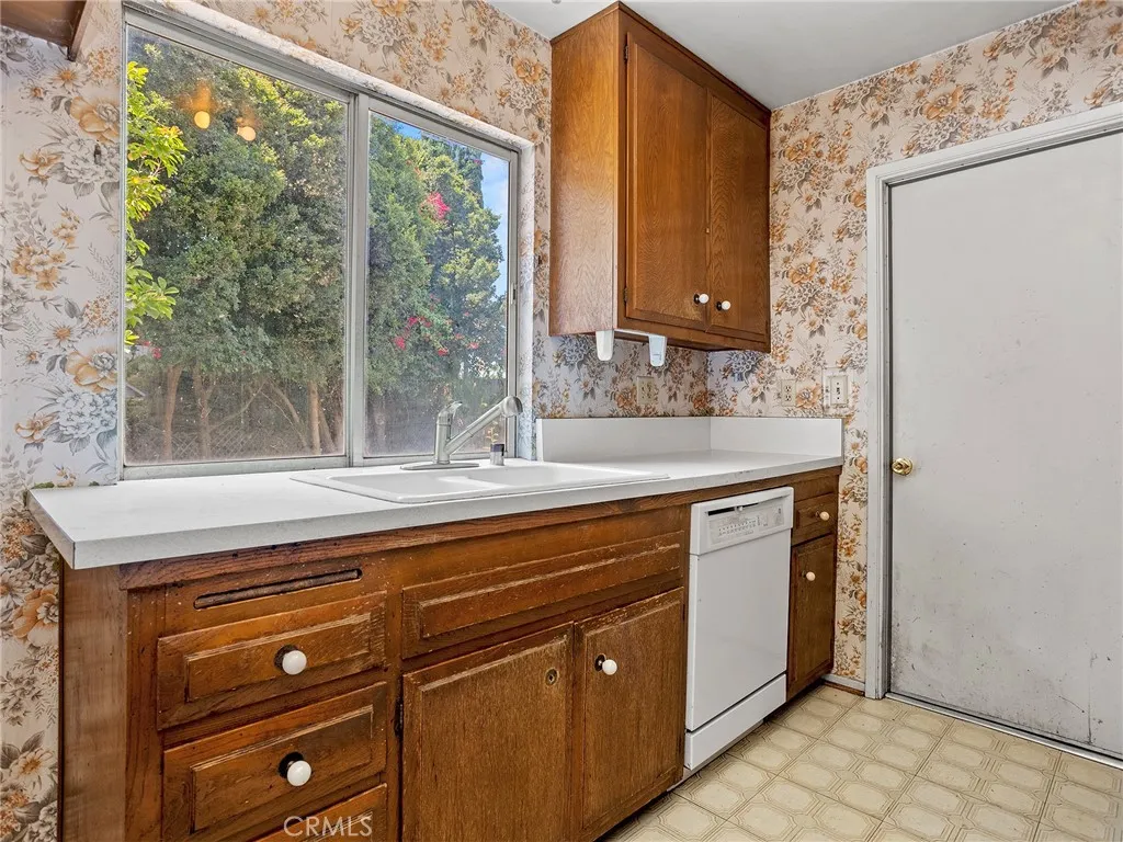 14923 La Valle Street, Sylmar, California 91342 home-pic-4