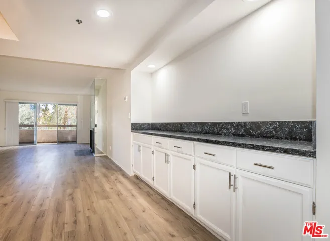 410 S Barrington Avenue 205, Los Angeles, California 90049