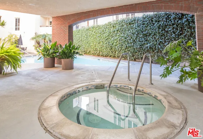 410 S Barrington Avenue 205, Los Angeles, California 90049