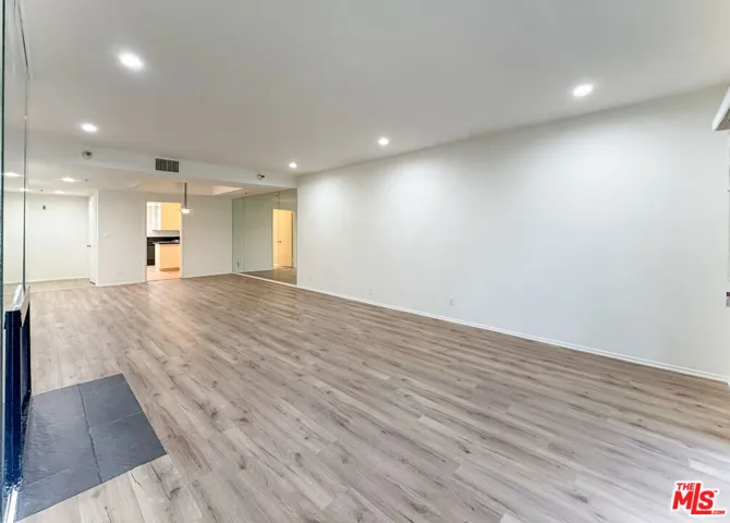 410 S Barrington Avenue 205, Los Angeles, California 90049