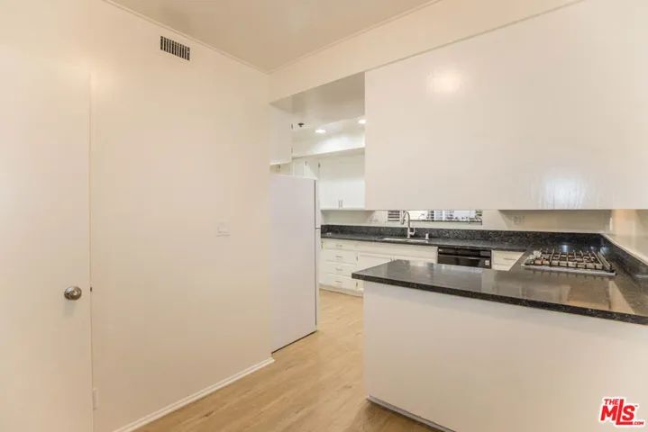 410 S Barrington Avenue 205, Los Angeles, California 90049