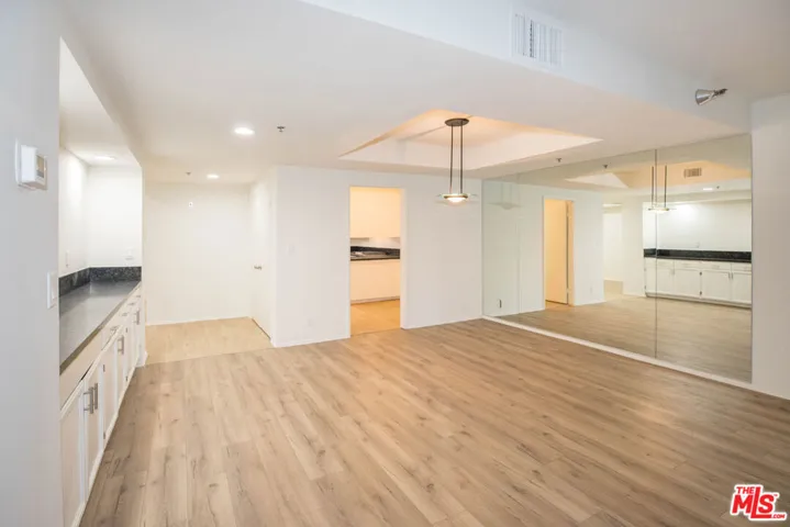 410 S Barrington Avenue 205, Los Angeles, California 90049