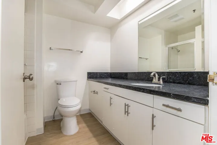 410 S Barrington Avenue 205, Los Angeles, California 90049