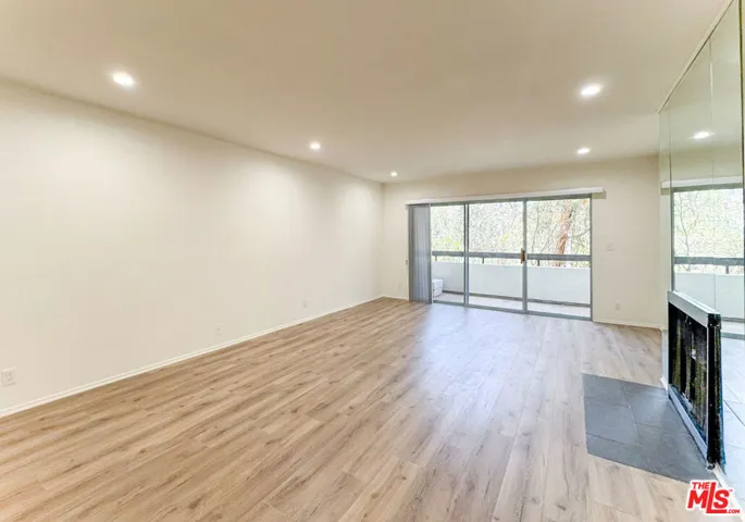 410 S Barrington Avenue 205, Los Angeles, California 90049