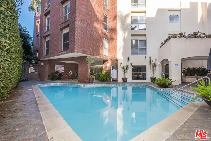 410 S Barrington Avenue 205, Los Angeles, California 90049