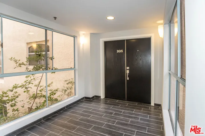 410 S Barrington Avenue 205, Los Angeles, California 90049