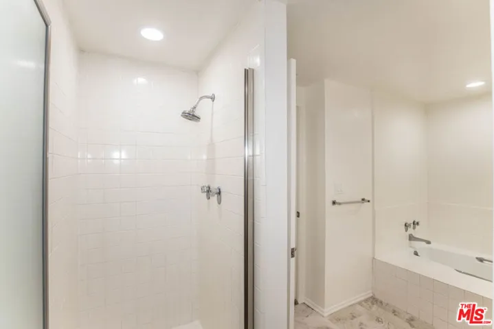 410 S Barrington Avenue 205, Los Angeles, California 90049