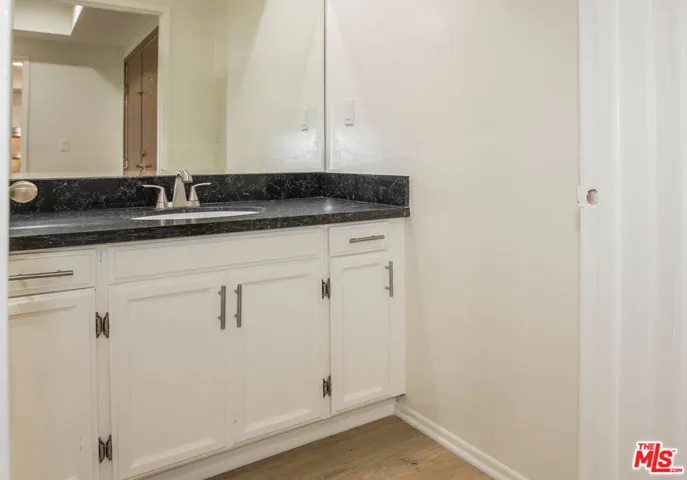 410 S Barrington Avenue 205, Los Angeles, California 90049