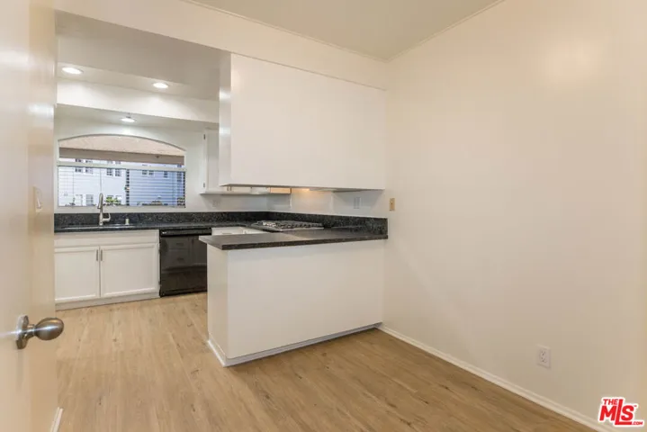 410 S Barrington Avenue 205, Los Angeles, California 90049