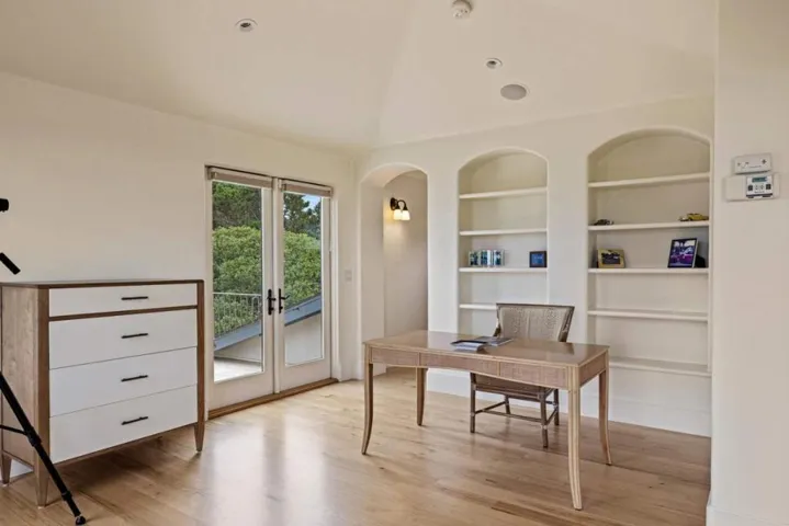 836 Jewell Avenue, Pacific Grove, California 93950
