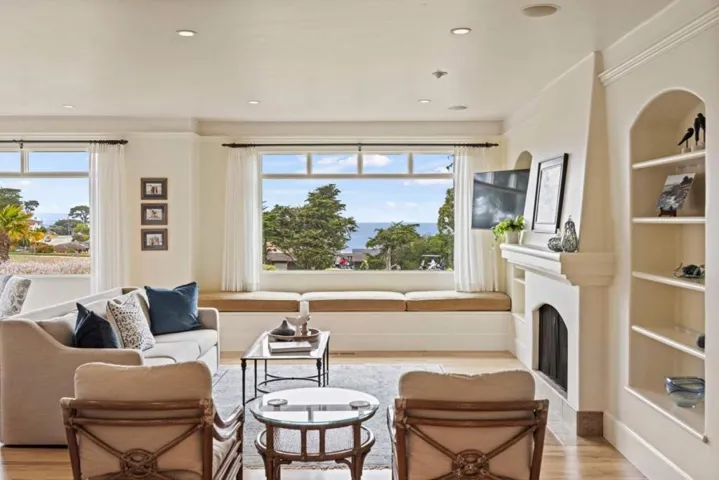 836 Jewell Avenue, Pacific Grove, California 93950