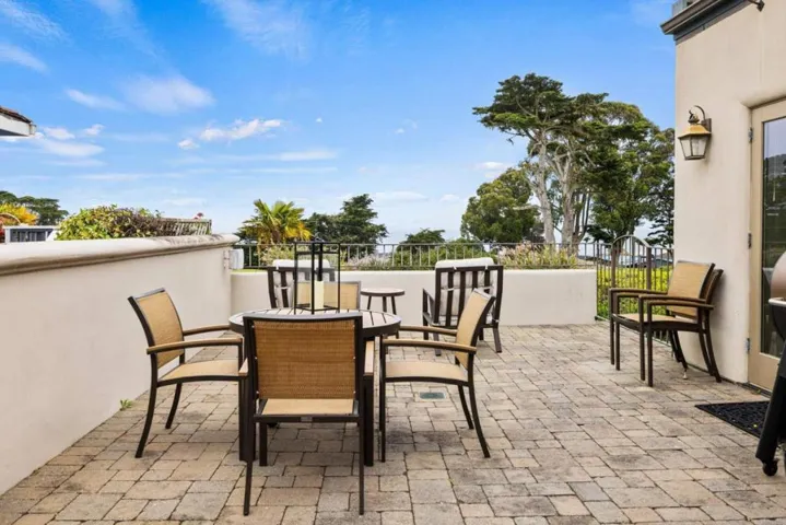 836 Jewell Avenue, Pacific Grove, California 93950