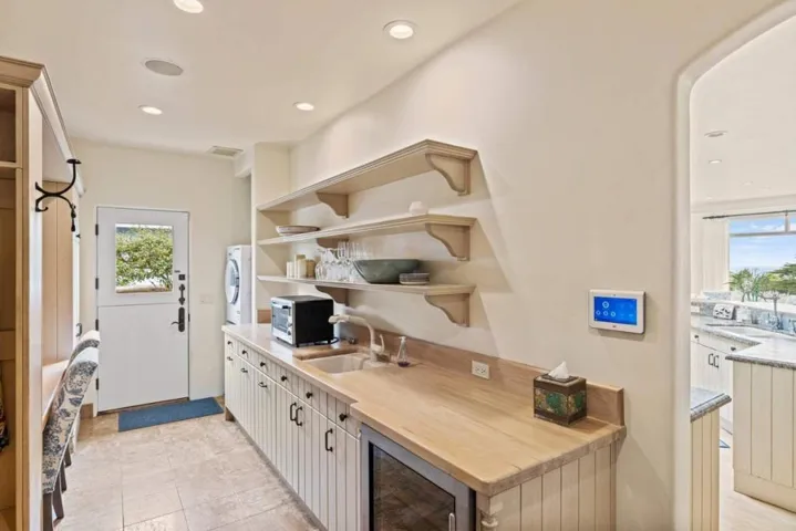 836 Jewell Avenue, Pacific Grove, California 93950