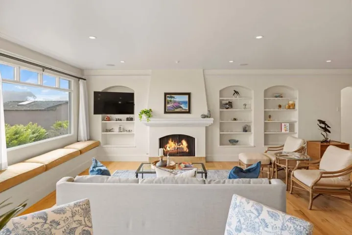 836 Jewell Avenue, Pacific Grove, California 93950