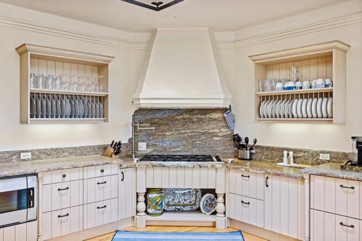 836 Jewell Avenue, Pacific Grove, California 93950