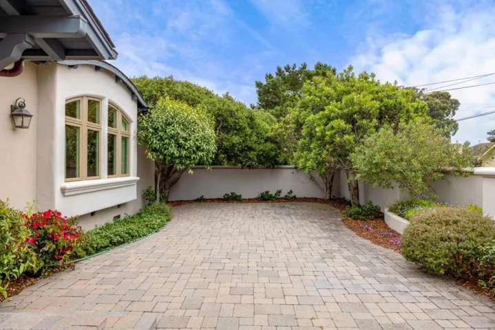 836 Jewell Avenue, Pacific Grove, California 93950