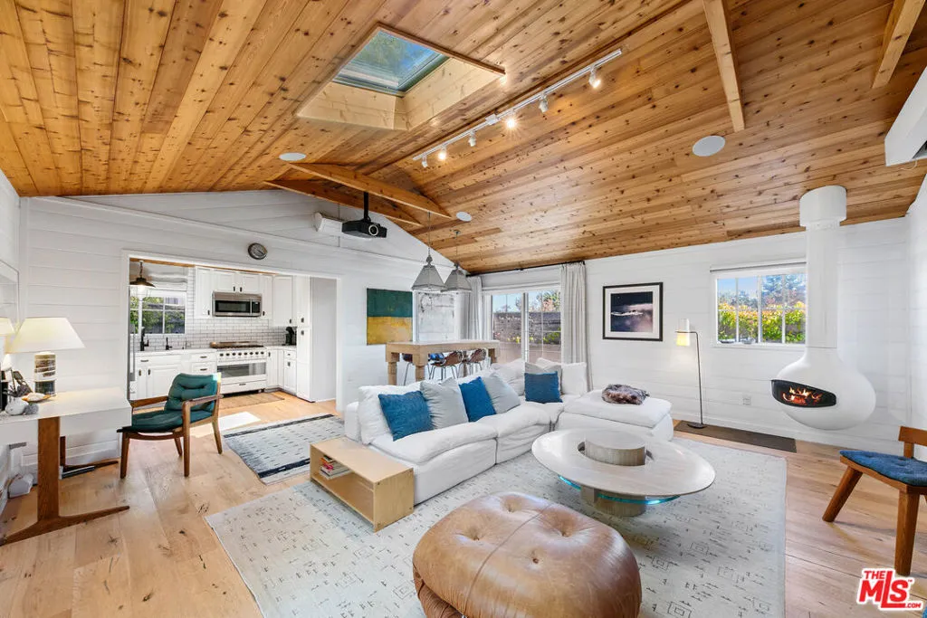 7038 Dume Drive Guesthouse, Malibu, California 90265, 1 Bedroom Bedrooms, ,1 BathroomBathrooms,Residential Lease,For Rent,Dume,25565909