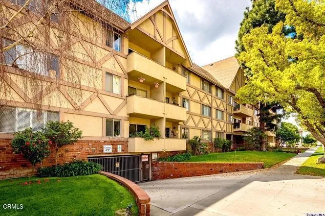 600 W Stocker Street 307, Glendale, California 91202, 2 Bedrooms Bedrooms, ,2 BathroomsBathrooms,Residential,For Sale,stocker,P1-23252