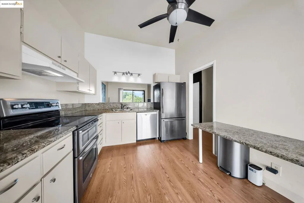 1608 Ashwood Dr, Martinez, California 94553 home-pic-12