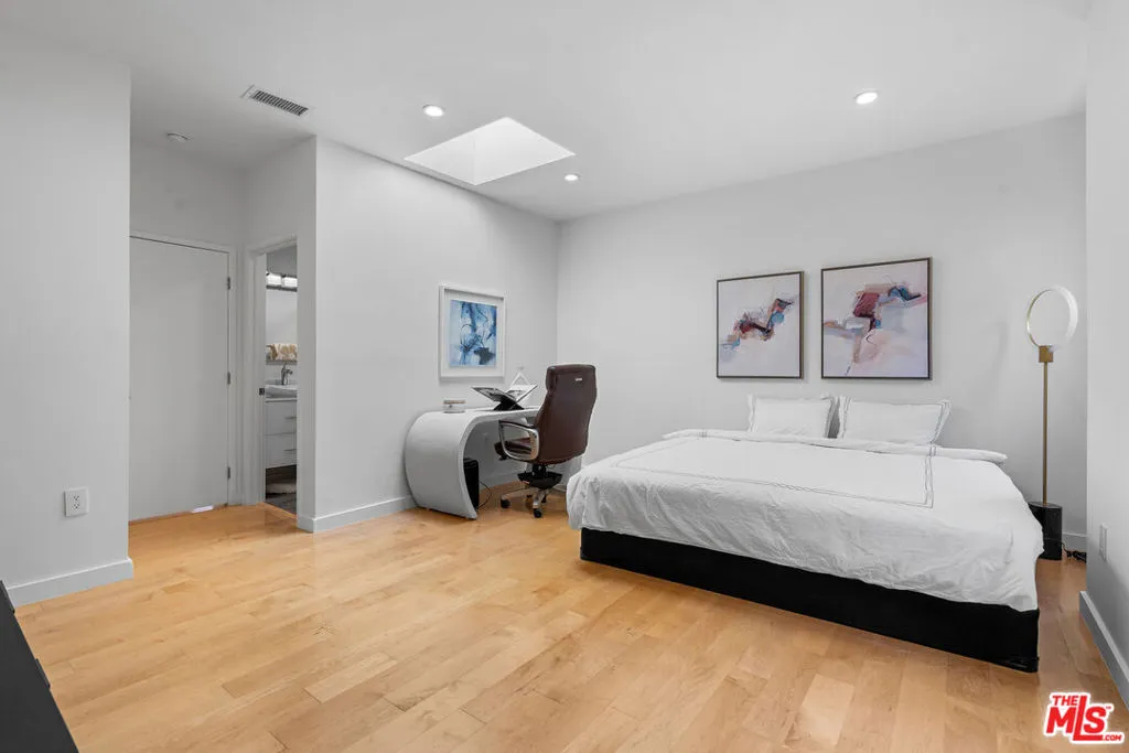 321 S Linden Drive, Beverly Hills, California 90212 home-pic-21