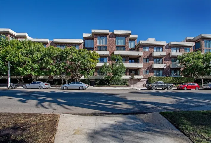 1880 Veteran Avenue 306, Los Angeles, California 90025, 3 Bedrooms Bedrooms, ,3 BathroomsBathrooms,Residential,For Sale,Veteran,SR25155655