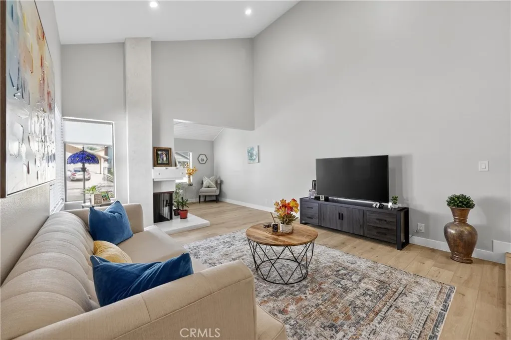 25482 Coral Wood Street, Lake Forest, California 92630 home-pic-2