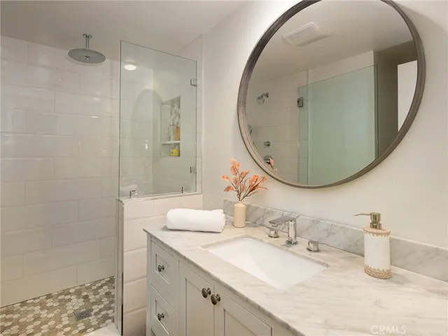 Downstairs guest bathroom