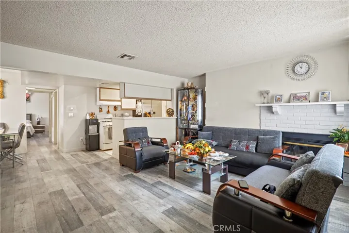 10129 Commerce Avenue, Tujunga, California 91042