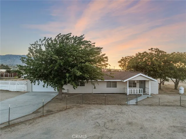9474 Malpaso Road, Phelan, California 92371