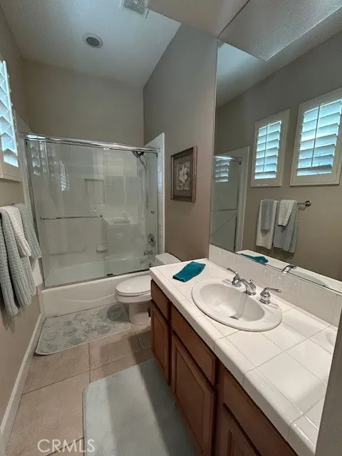 2nd Primary bedroom, private bath