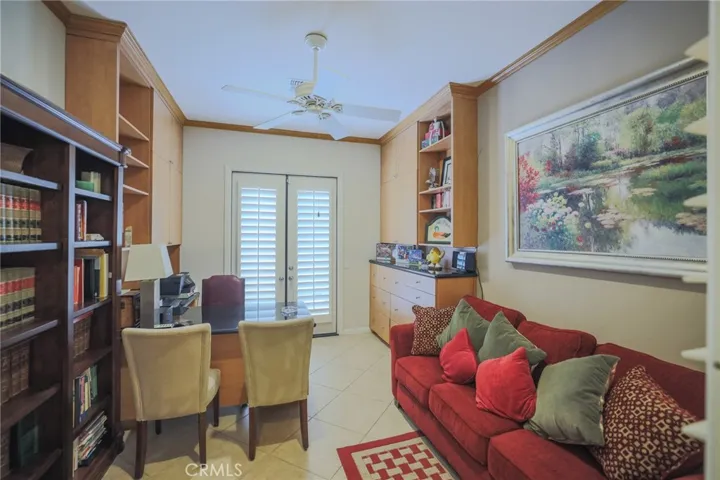 Office or 5th bedroom